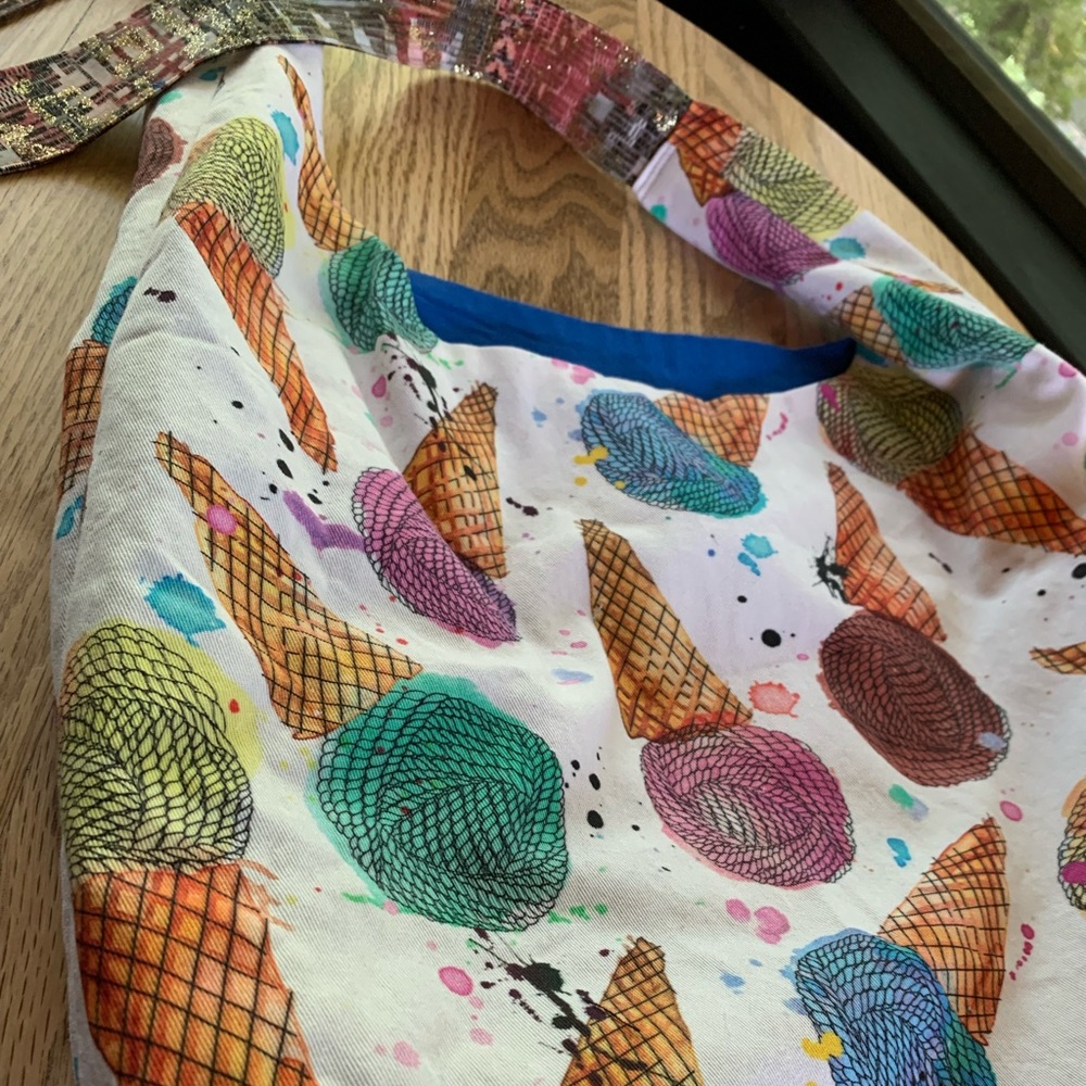 Crossbody ice cream themed hobo bag with handcrafted turtle necklace! - Picture 8 of 10